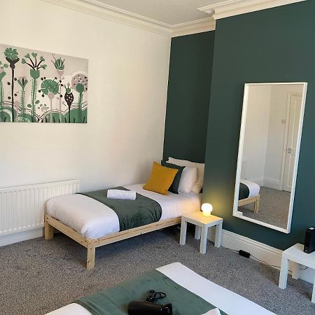 Kitchener - Wonderful 2-Bedroom Apt Sleeps 5 Free Parking Free Wifi Gateshead Buitenkant foto