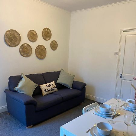 Kitchener - Wonderful 2-Bedroom Apt Sleeps 5 Free Parking Free Wifi Gateshead Buitenkant foto