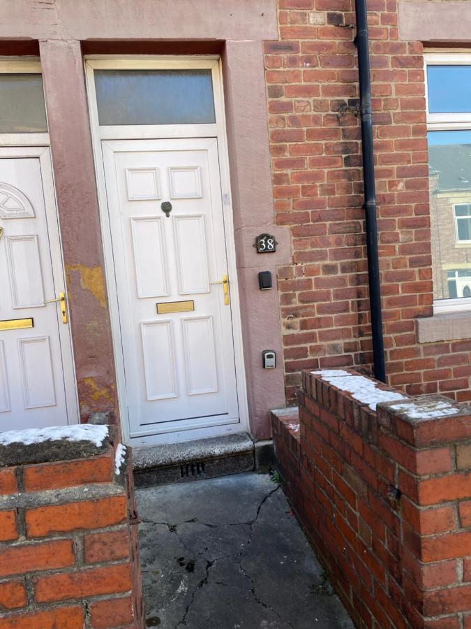 Kitchener - Wonderful 2-Bedroom Apt Sleeps 5 Free Parking Free Wifi Gateshead Buitenkant foto