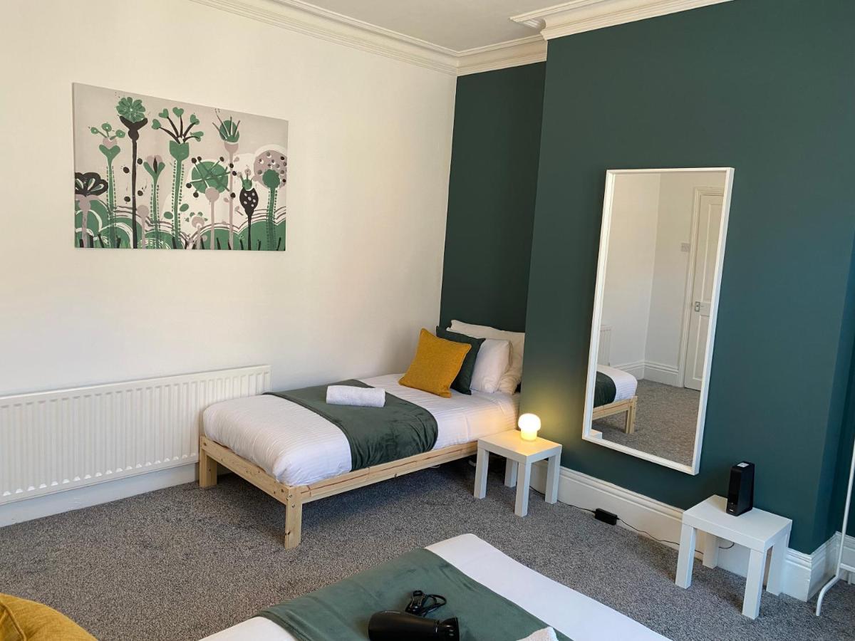 Kitchener - Wonderful 2-Bedroom Apt Sleeps 5 Free Parking Free Wifi Gateshead Buitenkant foto