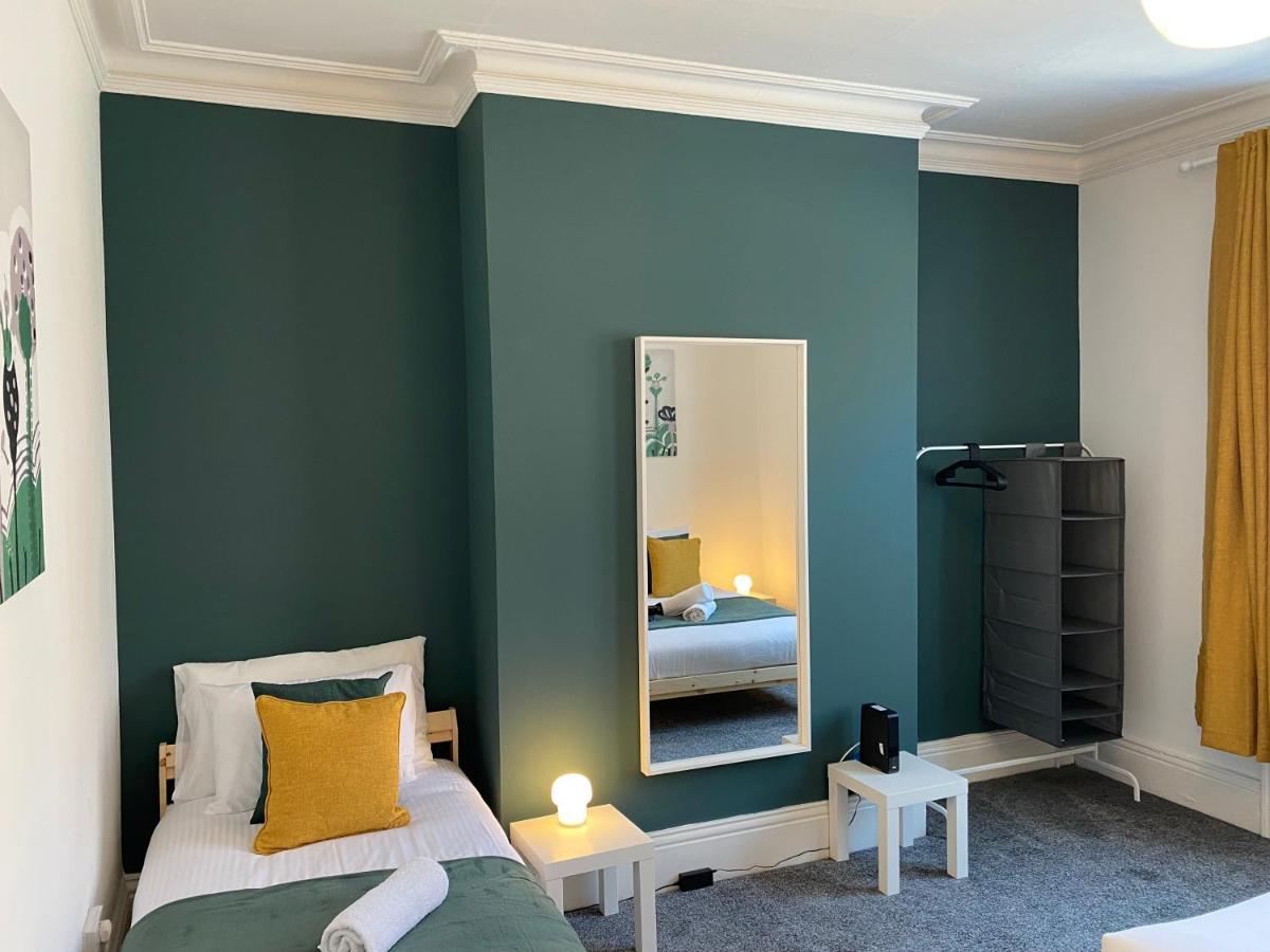 Kitchener - Wonderful 2-Bedroom Apt Sleeps 5 Free Parking Free Wifi Gateshead Buitenkant foto