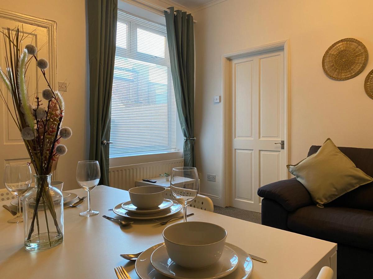 Kitchener - Wonderful 2-Bedroom Apt Sleeps 5 Free Parking Free Wifi Gateshead Buitenkant foto