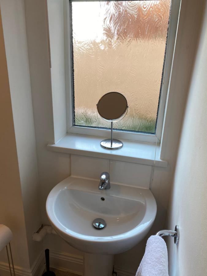 Kitchener - Wonderful 2-Bedroom Apt Sleeps 5 Free Parking Free Wifi Gateshead Buitenkant foto