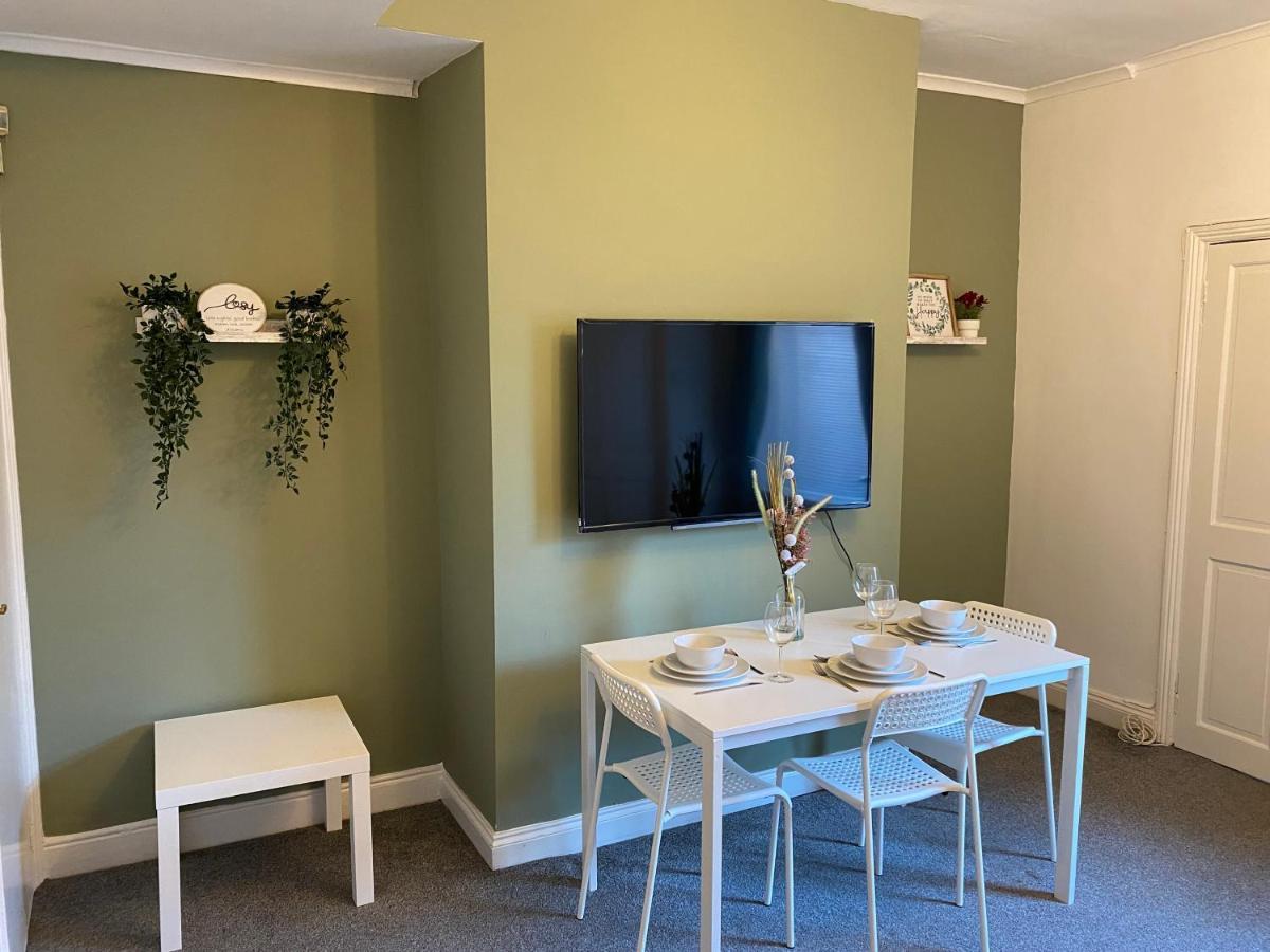 Kitchener - Wonderful 2-Bedroom Apt Sleeps 5 Free Parking Free Wifi Gateshead Buitenkant foto