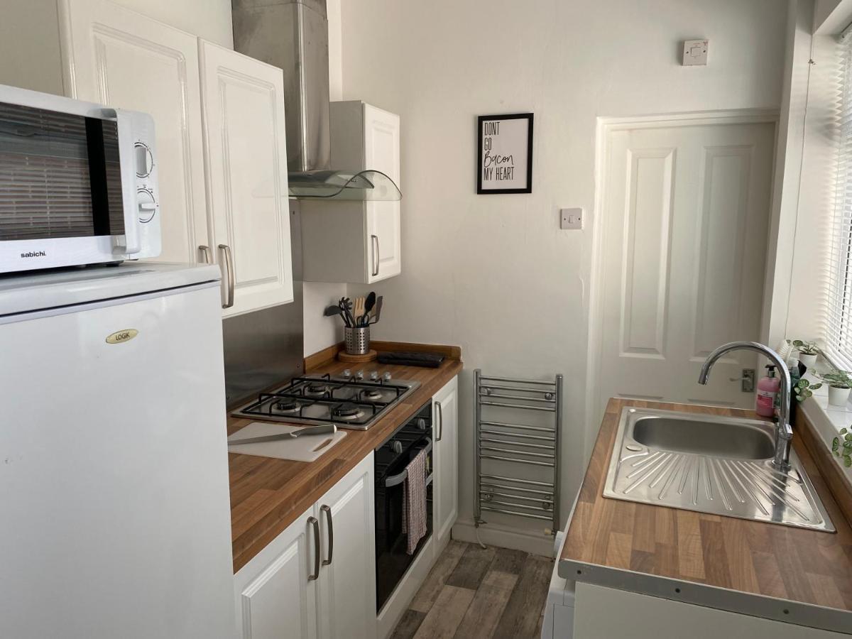 Kitchener - Wonderful 2-Bedroom Apt Sleeps 5 Free Parking Free Wifi Gateshead Buitenkant foto