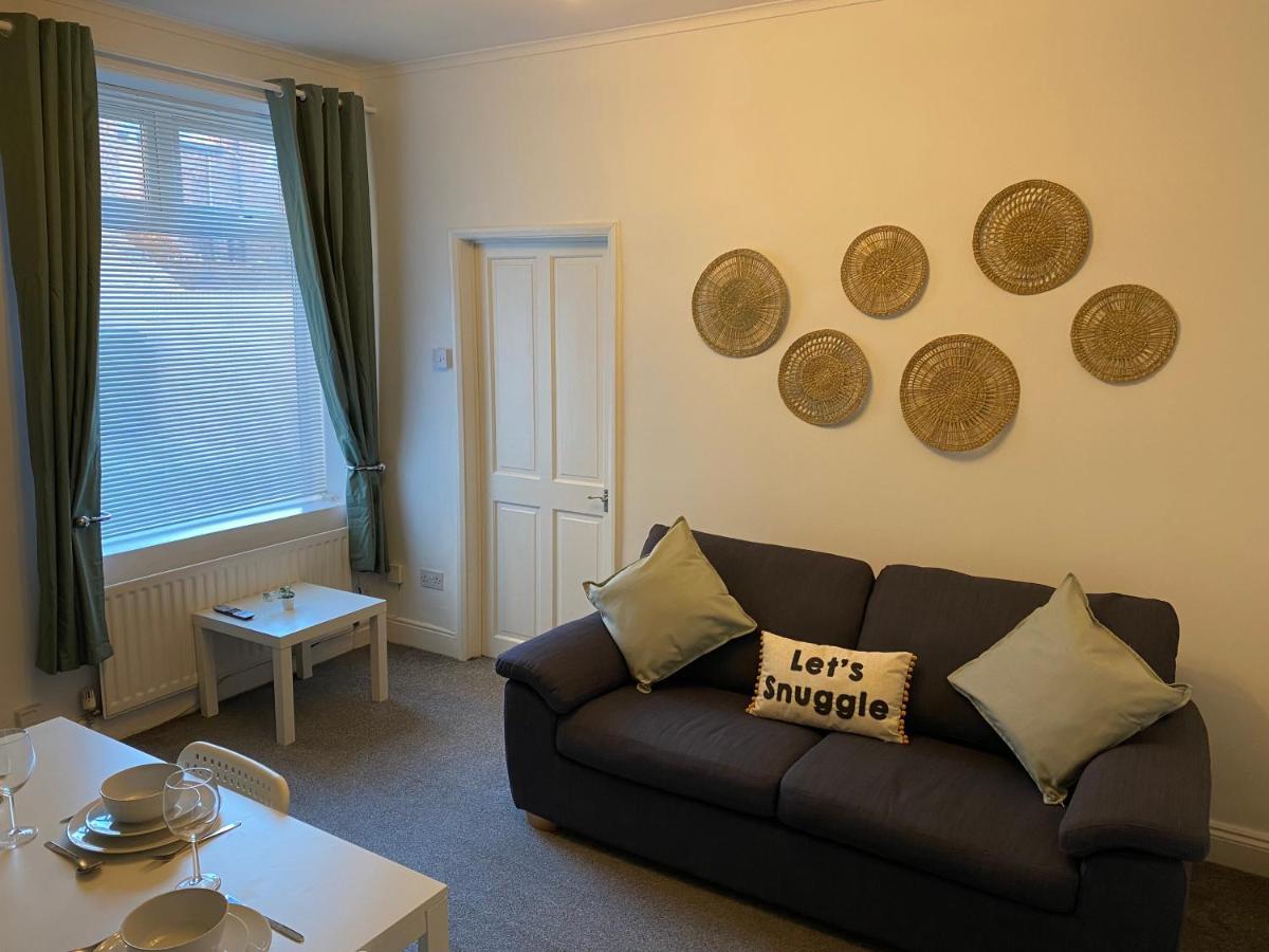 Kitchener - Wonderful 2-Bedroom Apt Sleeps 5 Free Parking Free Wifi Gateshead Buitenkant foto