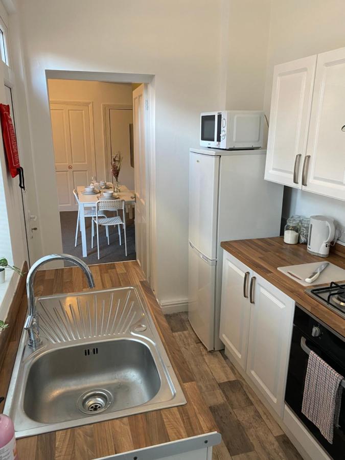 Kitchener - Wonderful 2-Bedroom Apt Sleeps 5 Free Parking Free Wifi Gateshead Buitenkant foto